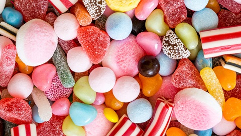 Allarme biossido di titanio (E171): cosa c'è da sapere sull'additivo che fa discutere